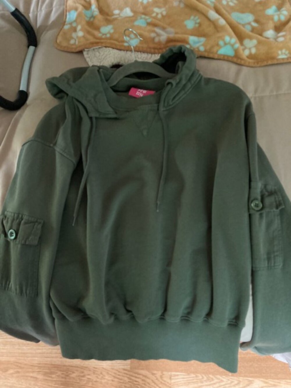 I'm selling a size medium One Teaspoon Hoodie, , fits like a Extra small or smal - Picture 5 of 8